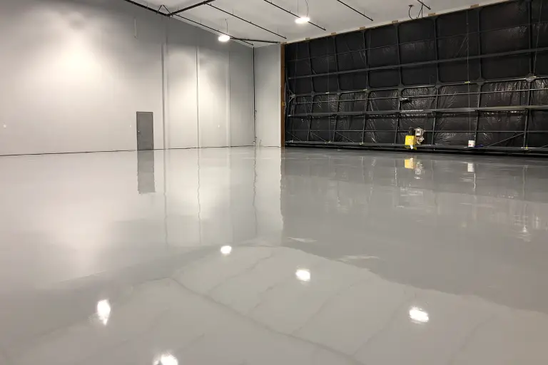 Protective high gloss epoxy floor coating in an airplane hangar
